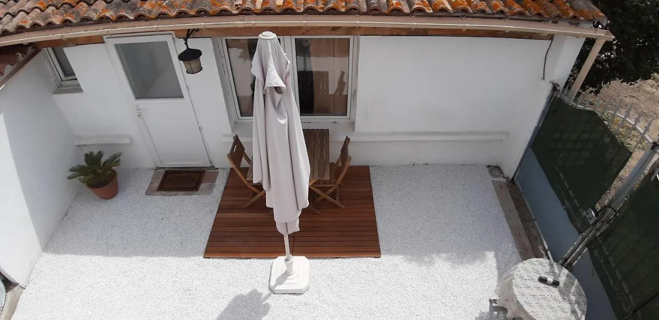 petit studio indépendant dans jardin Marseille